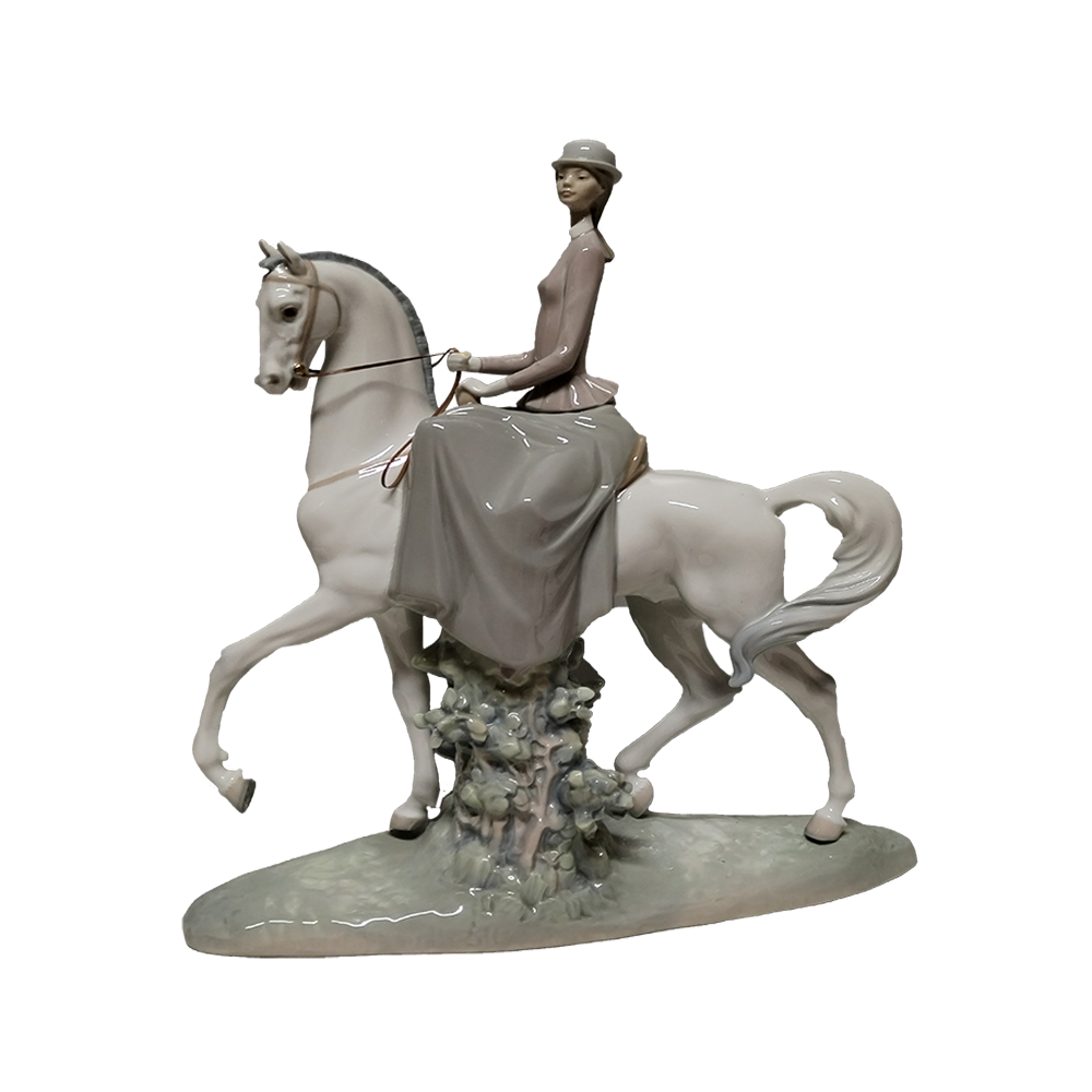 Figura de mujer a caballo de Lladró